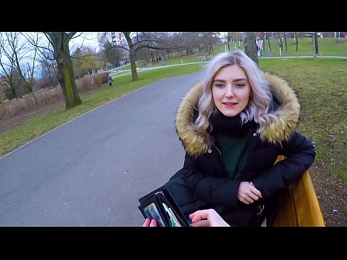 ❤️ Gleypir heitt ásamt ókunnugra fyrir peninga - blástur í garðinum eftir Evu Elfie Fokking á is.123sex.ru ❌